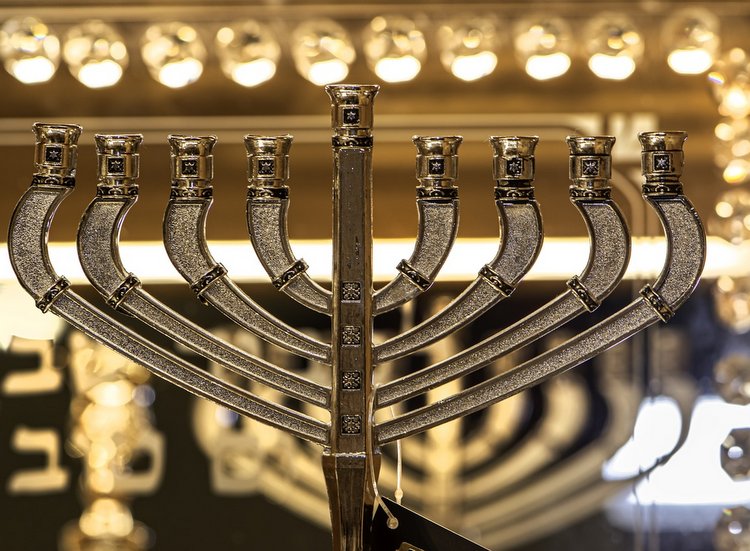 Candelabri Ebrei: storia, utilizzo e tradizione